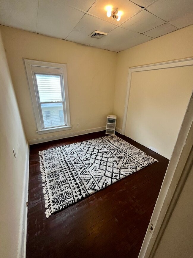 Building Photo - 104 Walnut St