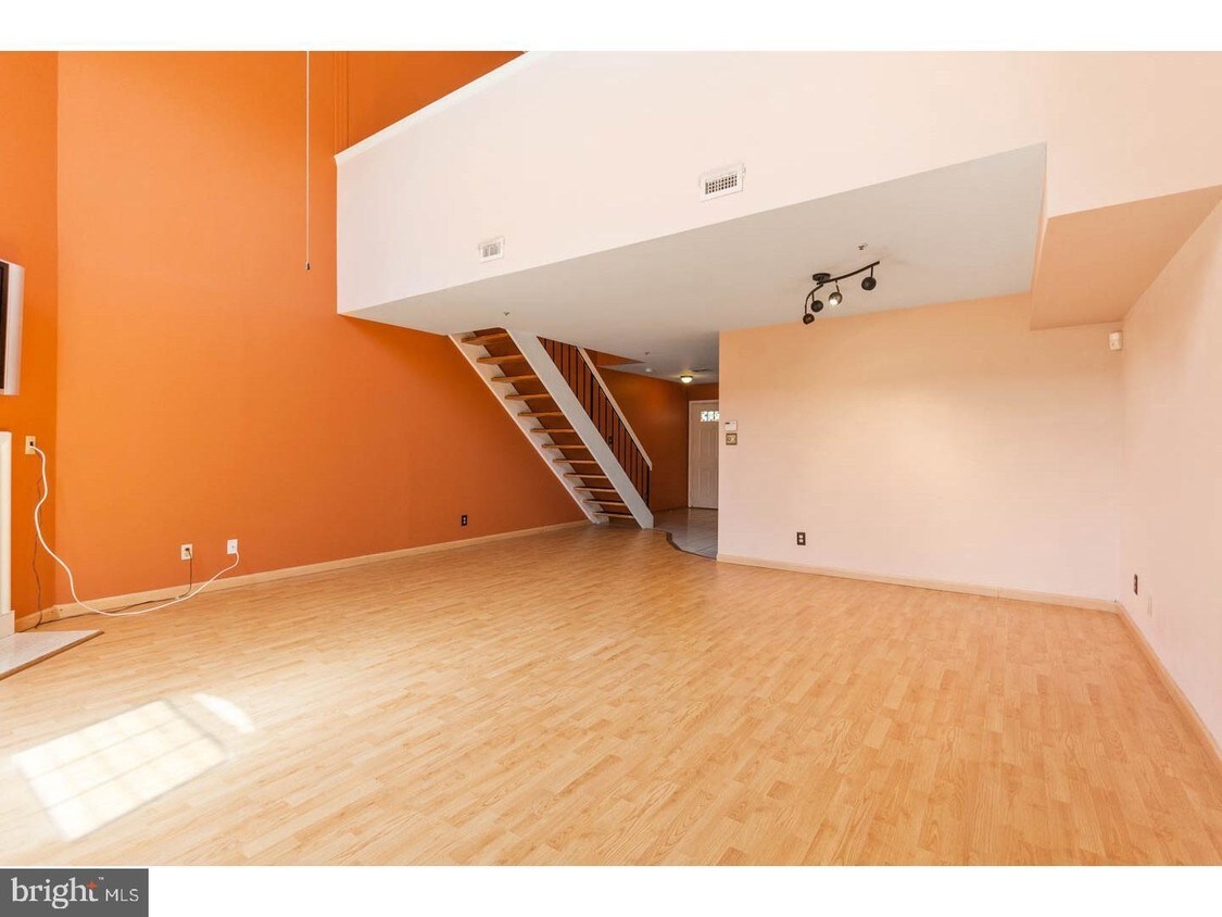 Foto principal - 3037 Main St