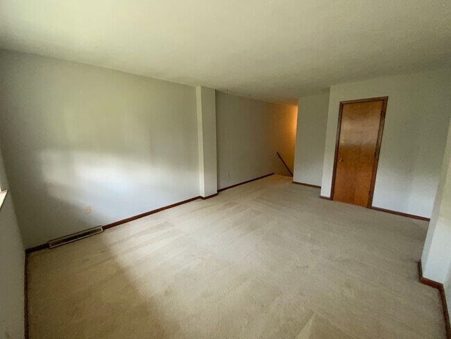 Foto del edificio - 4208-4210 Rollins Rd