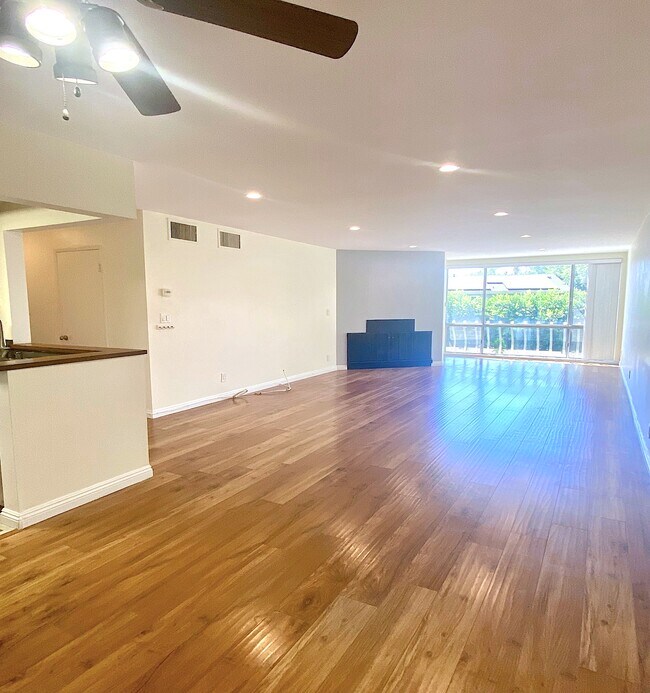 Living and Dining - 12720 Burbank Blvd
