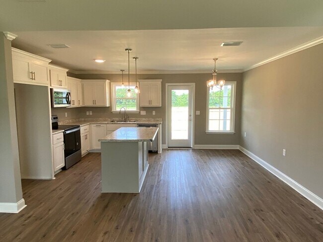 Foto del edificio - Charming 4-Bedroom Home with Modern Amenities in Valdosta, GA