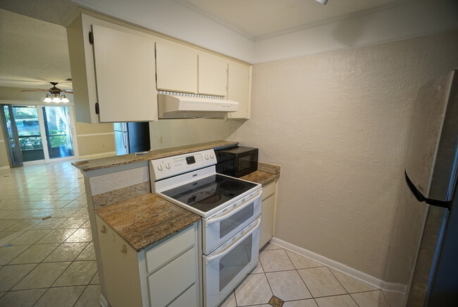 Foto del edificio - Charming 2-Bedroom, 1-Bath Condo in South ...