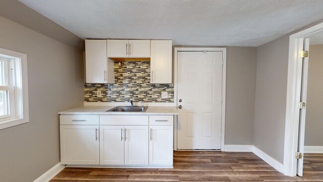 Building Photo - 4221 Newark Ave