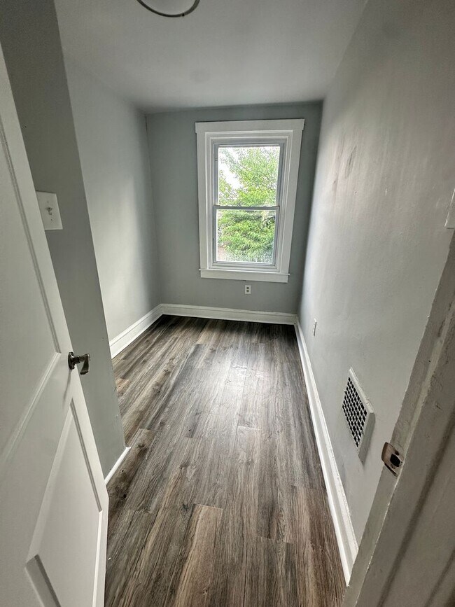 Foto del edificio - 3 bedroom 1 bath house available in Southw...