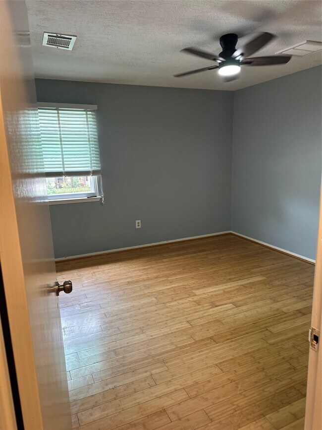 Building Photo - 3411 Stoney Oak Dr