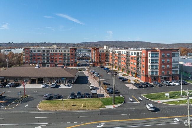 Alternate Exterior Image - The Archway Apartments