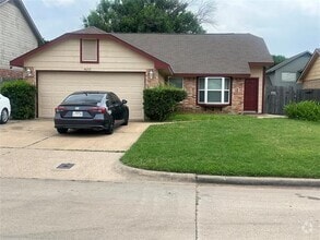Building Photo - 4652 Bracken Dr