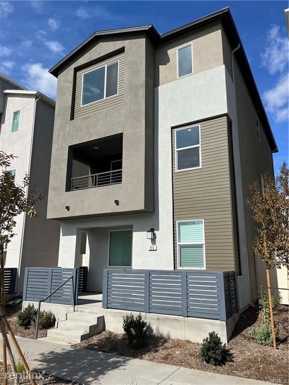 Foto del edificio - 4 br, 4 bath House - 902 E 3rd St