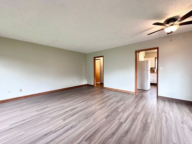 Foto del edificio - Near Downtown Gresham 2 Bed 1 Bath Duplex! W/S/G Included!