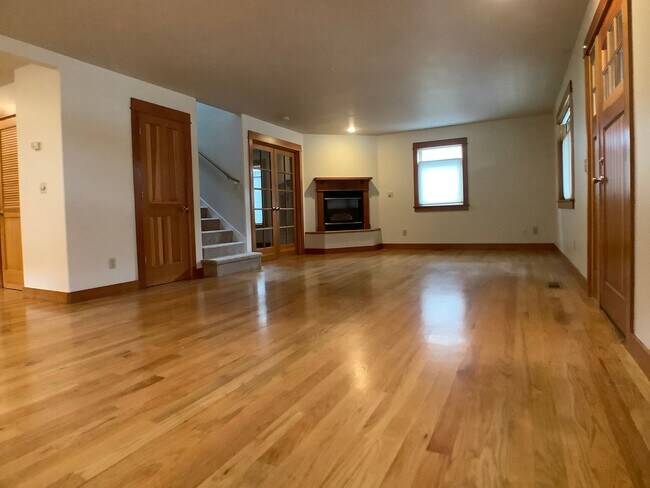 Foto del edificio - Three bed home with Den/Office in beautifu...