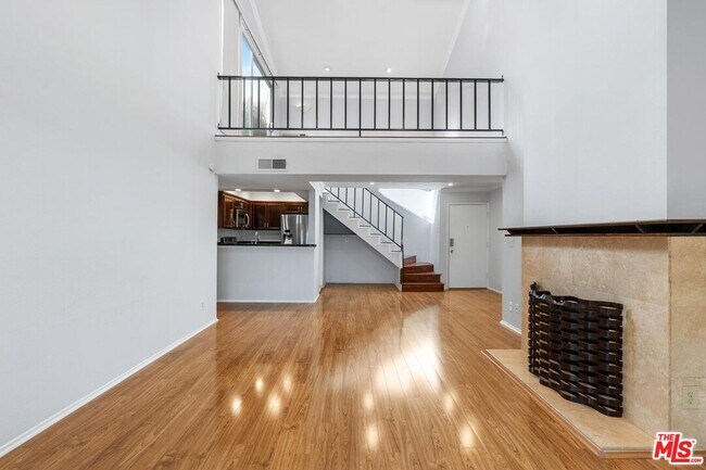 Foto del edificio - 5325 Newcastle Ave