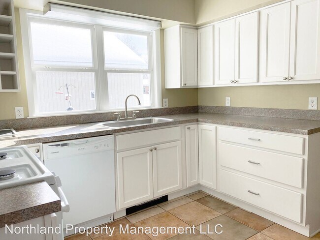 Building Photo - 2 br, 1 bath House - 939 Avenue E