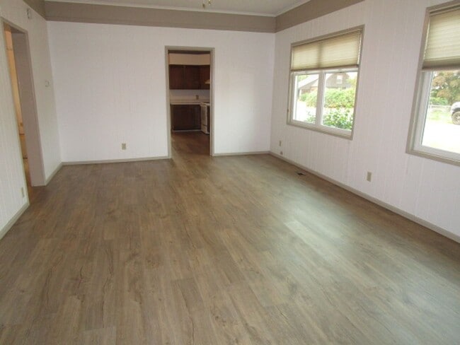 Building Photo - 801 Jameson St