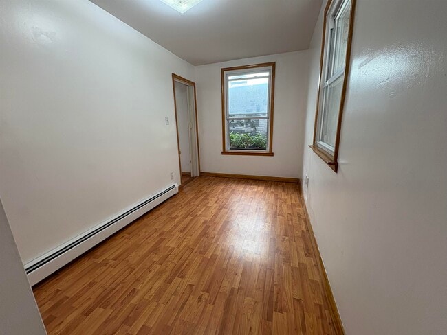 Foto del edificio - 175 Manhattan Ave