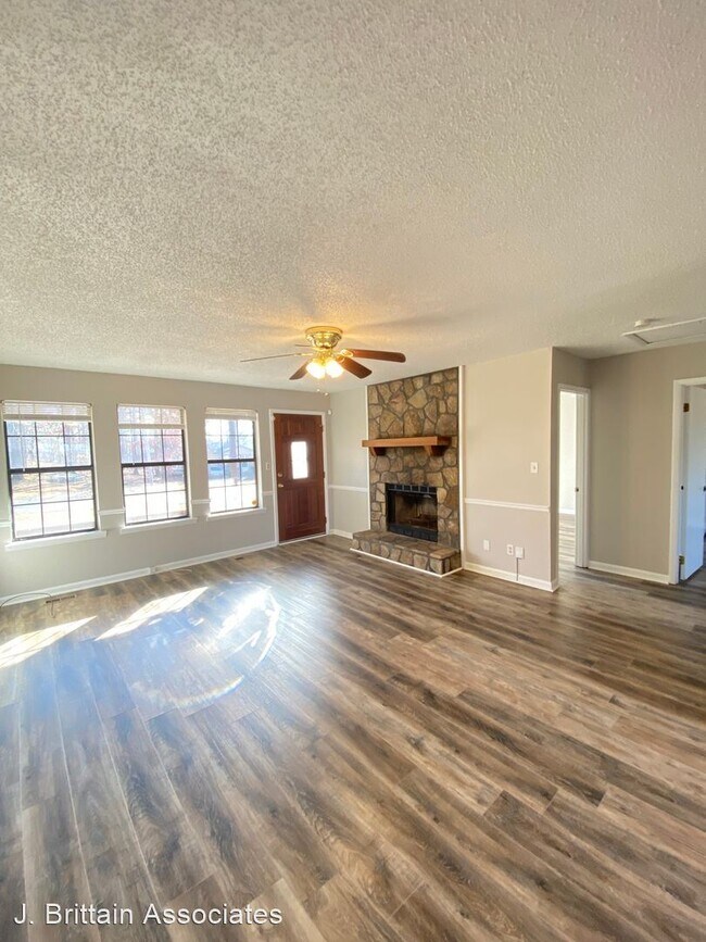 Building Photo - 3 br, 2 bath House - 3625 Mary Drive