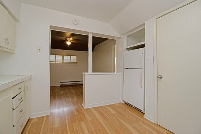 Building Photo - 134 21st Ave N