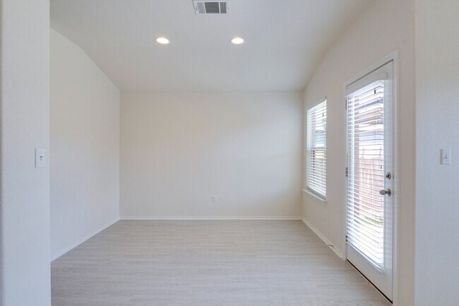 Foto del edificio - 12904 Pealing Wy