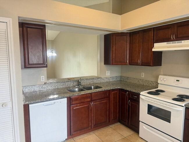 Foto del edificio - 3/2 Villa Located in Desirable S. Orlando ...