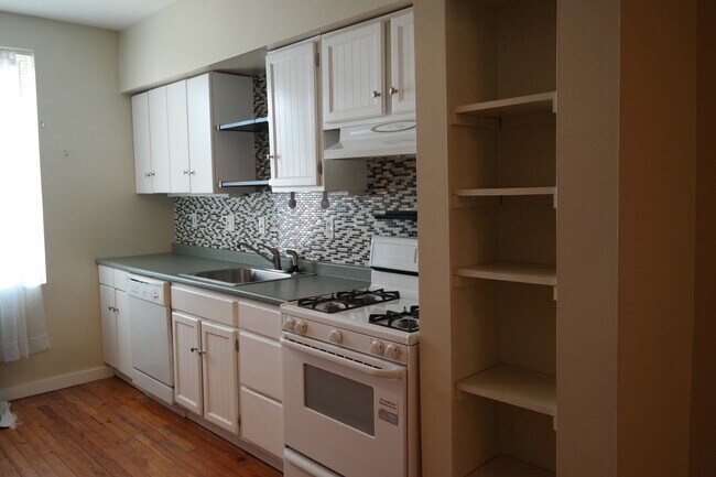 Building Photo - 2BR/1.5BA Townhouse in Brewers Hill