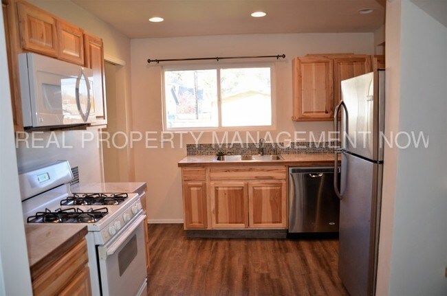 Building Photo - 938 White Ave