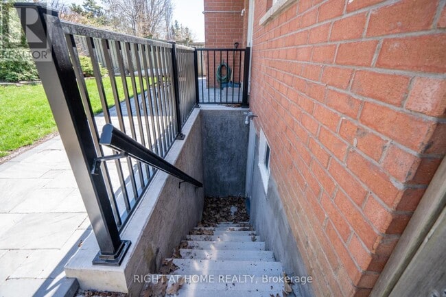 Building Photo - 113 Mackey Dr