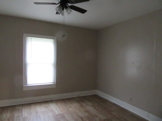 Building Photo - 513 N McQueen St