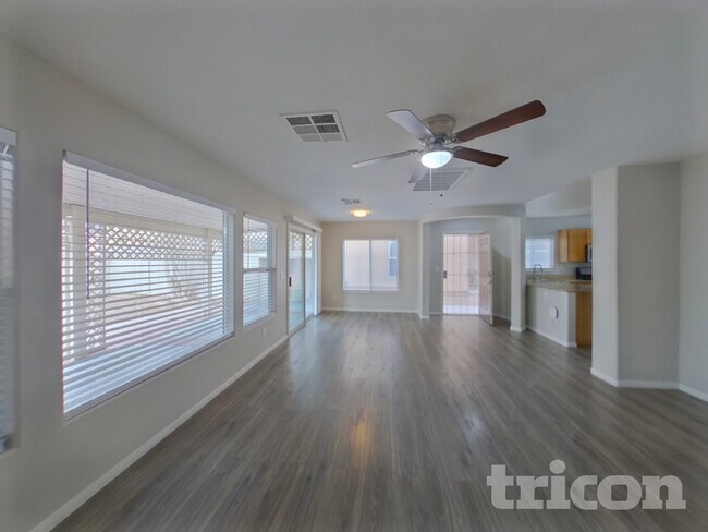 Foto del edificio - 5915 Balsam Pine Dr