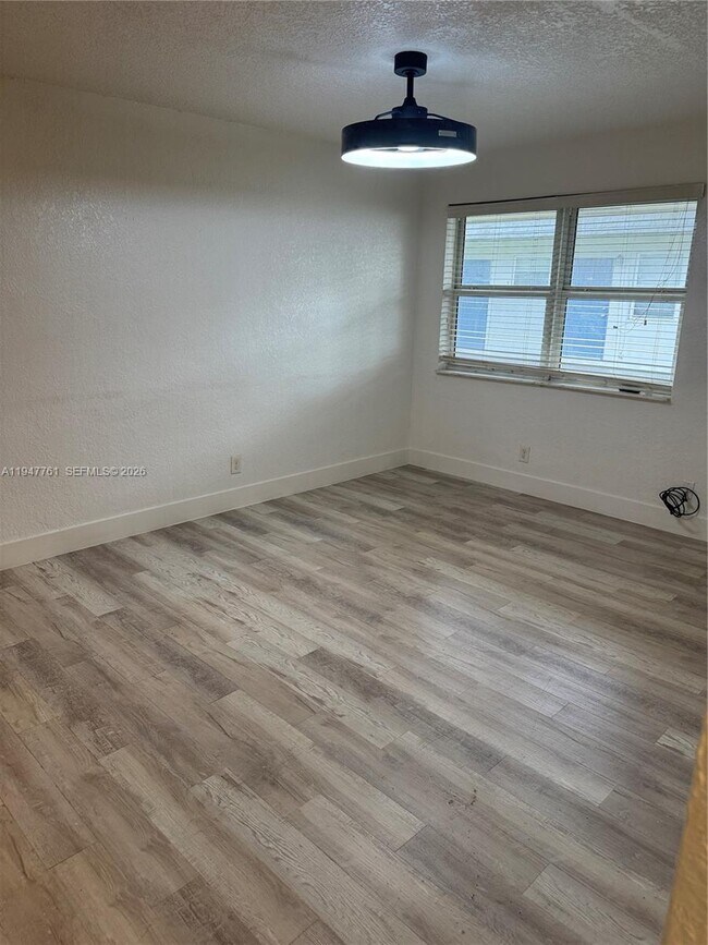 Foto del edificio - 5829 NW 22nd Ct