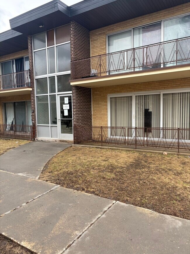 Foto del edificio - 9533 Mansfield Ave