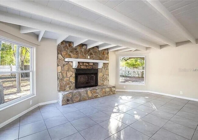 Foto del edificio - 622 Myrtle Way S