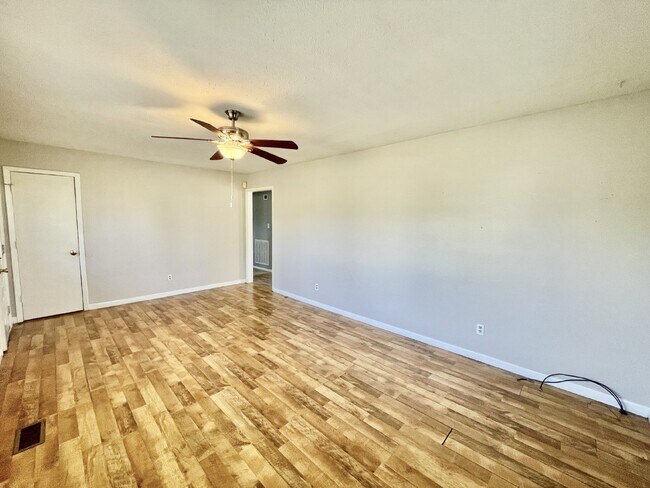 Building Photo - 3 Bedroom, 1.5 Bath RANCH Style NEST