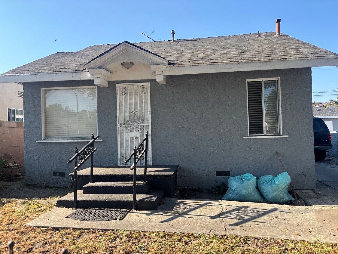 Foto principal - 739 E 91st St