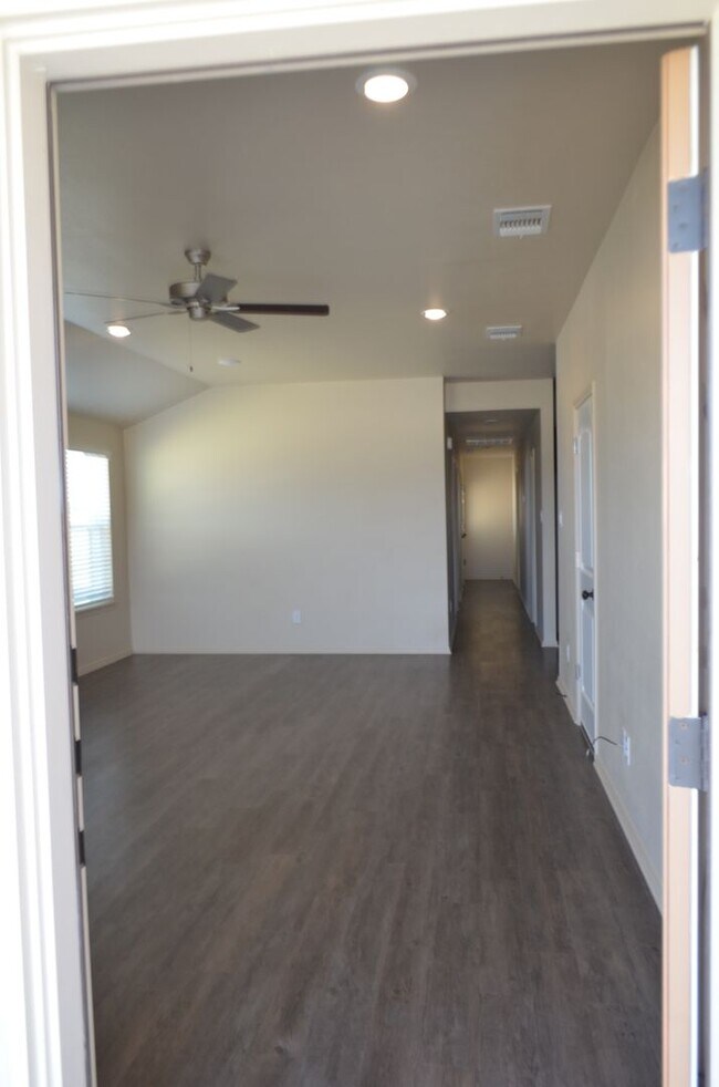 Foto del edificio - 1021 Cline Dr