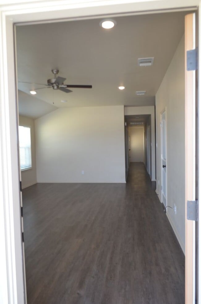 Building Photo - 1021 Cline Dr