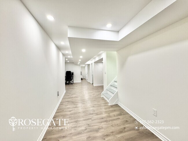 Photo du bâtiment - Cozy 1-Bedroom Corner Basement Apartment with Parking & Walk-Out Garage in Whitby