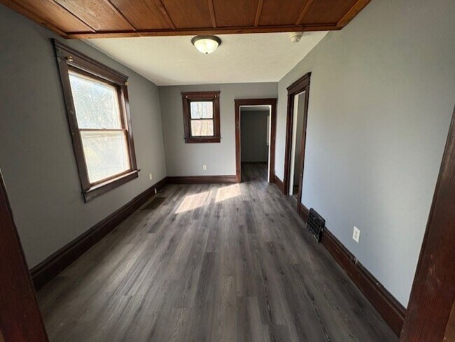 Foto del edificio - Large 4-Bedroom Home in University Park Near Downtown Akron