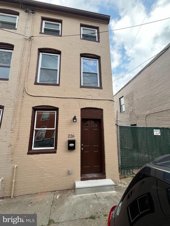 Building Photo - 226 S Regester St