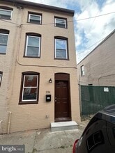 Building Photo - 226 S Regester St