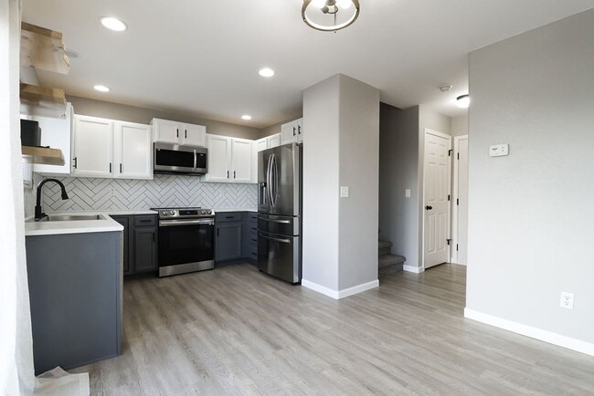 Foto del edificio - Beautifully Renovated Town home in Eaton.