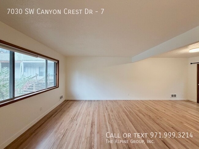 Building Photo - 7030 SW Canyon Crest Dr
