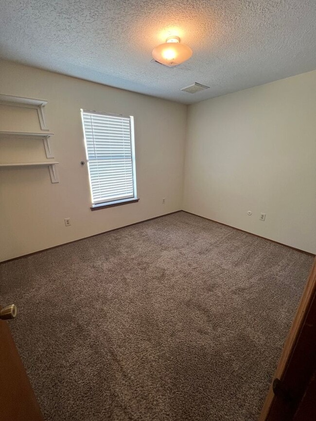 Building Photo - Taylor Ranch 3 Bedrooms 2 Bath 2/CG 1800/sf
