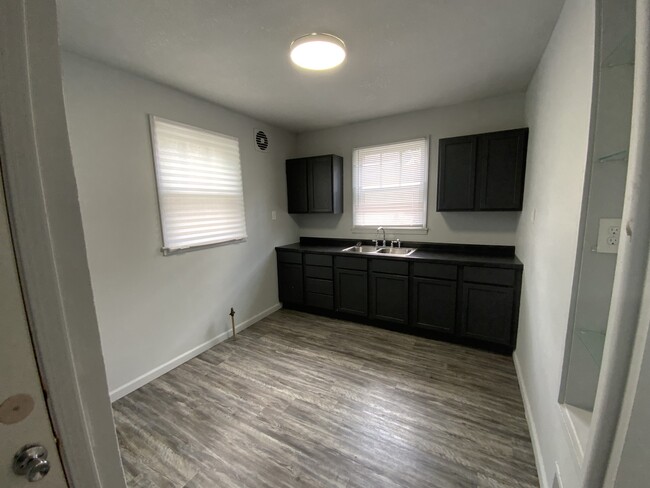Foto del edificio - 305 N Bowman Ave