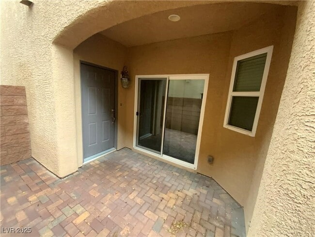 Foto del edificio - 10641 Jamestown Square Ave