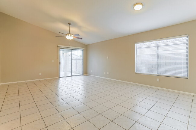 Foto del edificio - 11259 E Caballero St