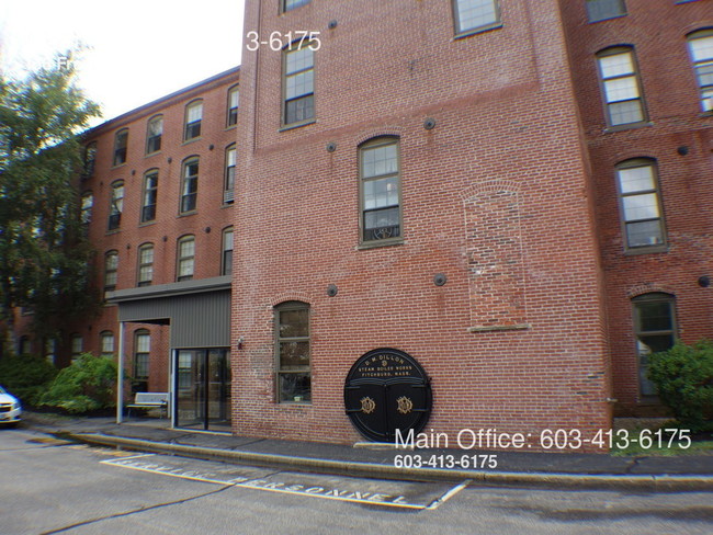 Building Photo - 156 Front St