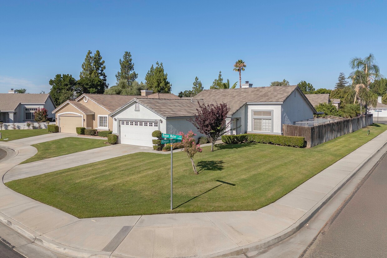 Foto principal - 5001 Rogue Water Ct