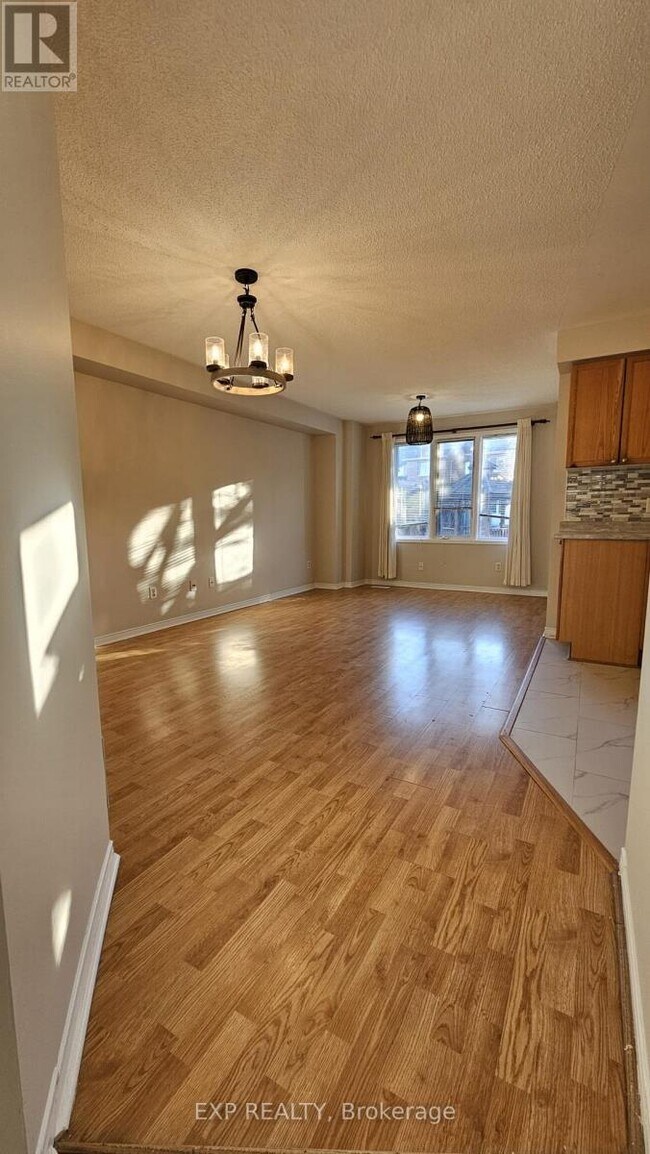 Building Photo - 5950-5950 Glen Erin Dr