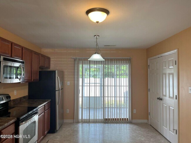 Foto del edificio - 8004 Banister Loop