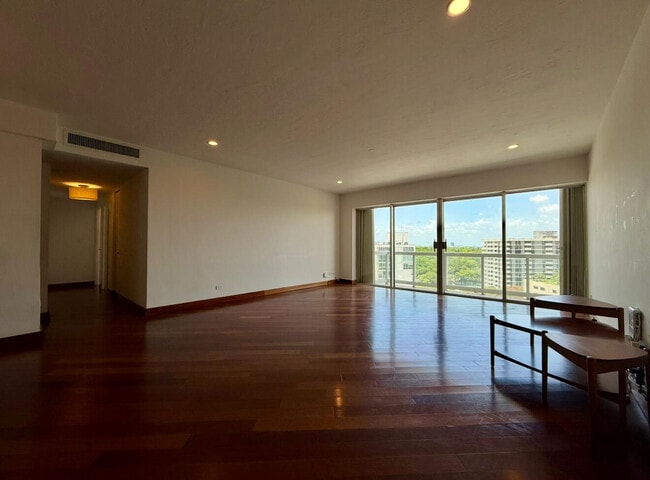 Building Photo - 2451 Brickell Ave