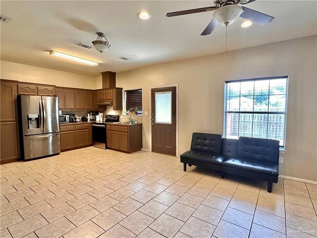 Building Photo - 11 Phoenix St